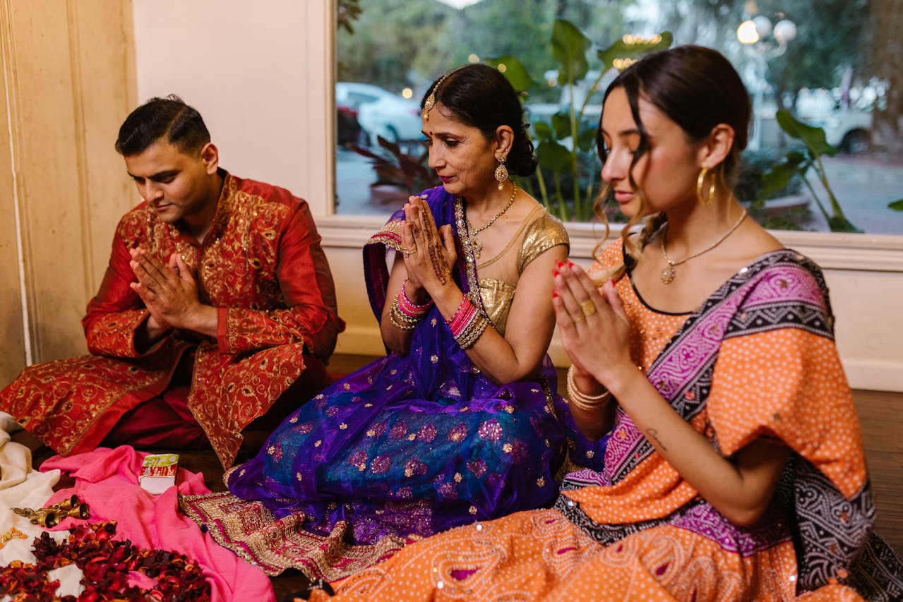 Avoid These Things On Laxmi Pujan 2025