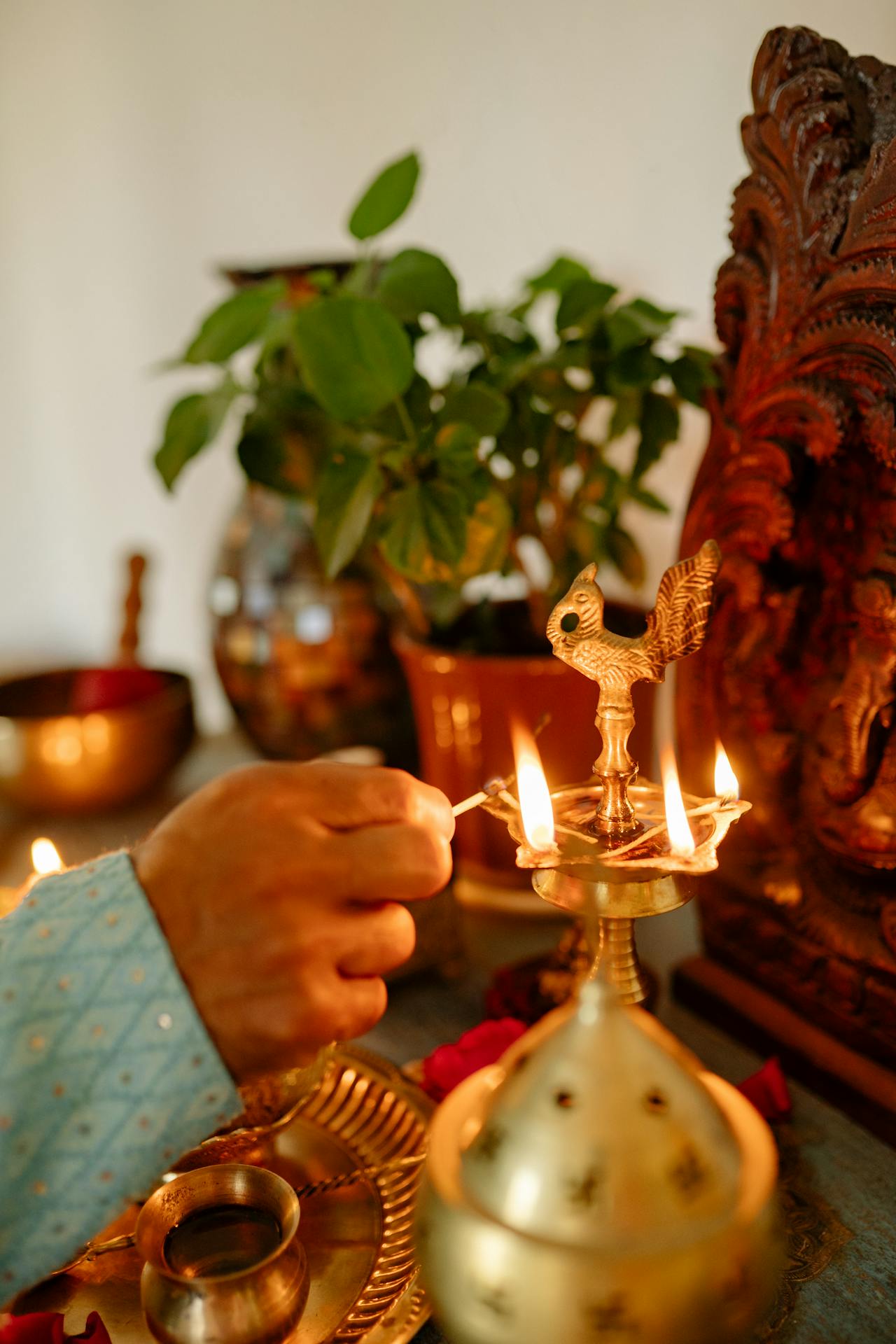 Avoid These Things On Laxmi Pujan 2025