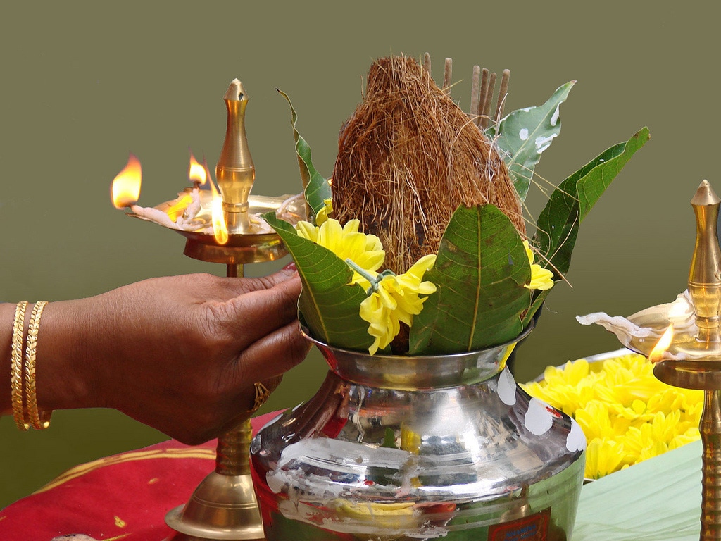 Avoid These Things On Laxmi Pujan 2025