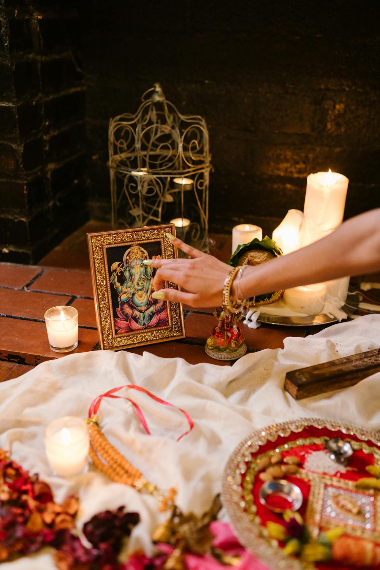 Avoid These Things On Laxmi Pujan 2025