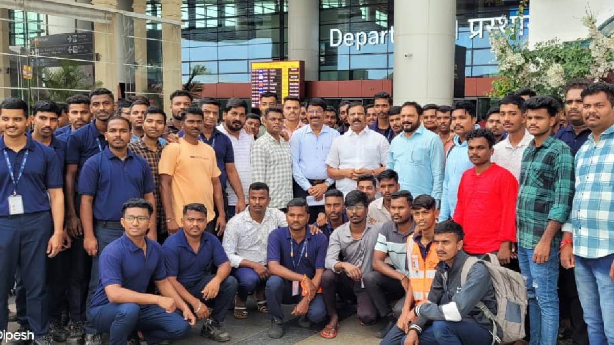 ‘भारतीय कामगार सेने’चा गोवा राज्यातील मोपा एअरपोर्टवर भगवा झेंडा ...