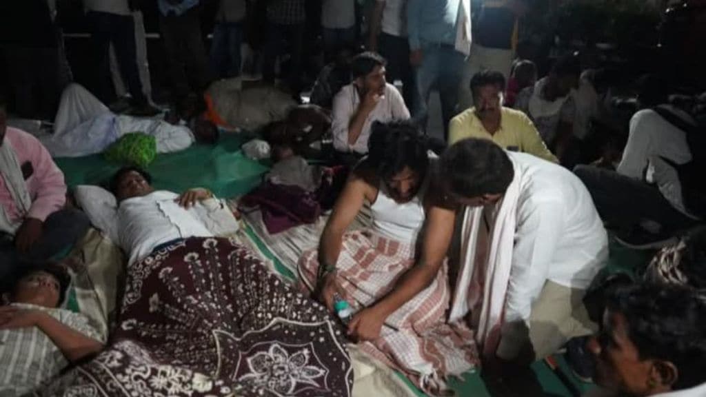 Bacchu Kadu farmers protest Nagpur highway traffic jam Latest News  Bacchu Kadu farmers protest Nagpur highway traffic jam Latest News