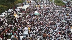 Bachchu Kadu Farmers Protest : चक्काजाम आंदोलनात भाजप आमदार अडकले; प्रहार कार्यकर्त्याने पकडून बच्चू कडूकडे नेले