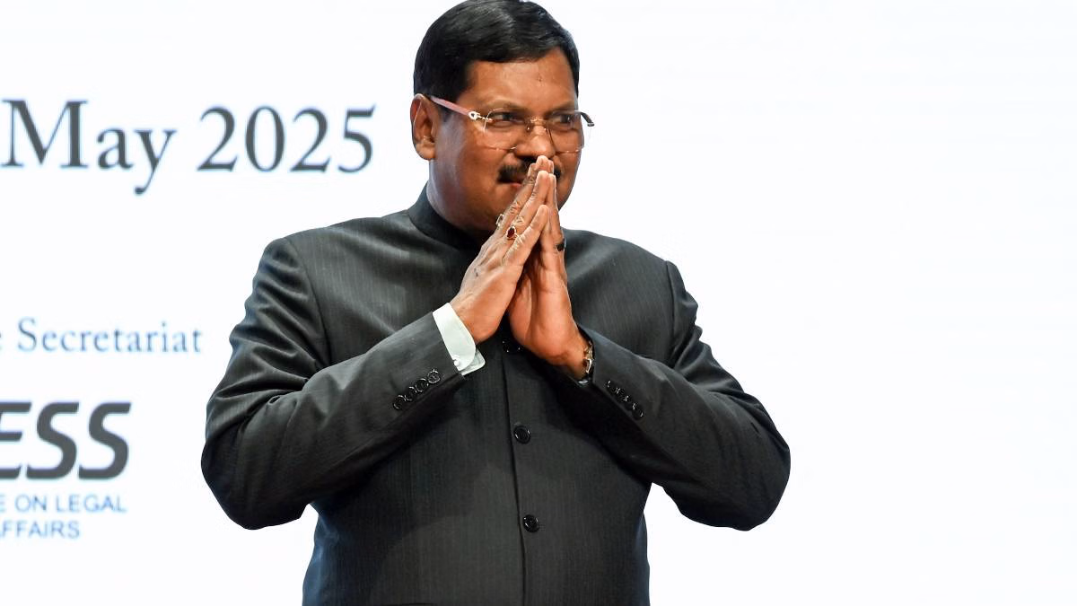 भारताचे सरन्यायाधीश भूषण गवईंवर बूट फेकण्याचा प्रयत्न, सर्वोच्च न्यायालयात नेमकं काय घडलं?