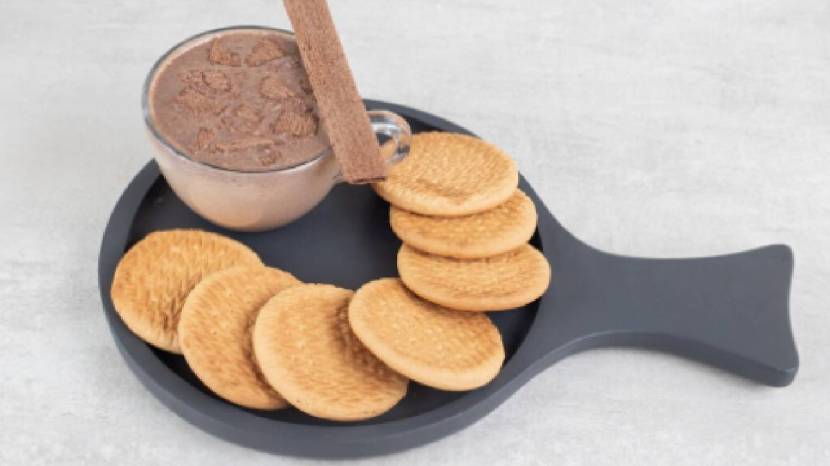 Biscuits-vs-Chocolate-which-is-worse_024557