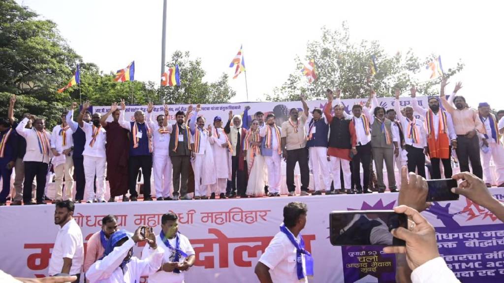 Buddhist leaders from all parties hold a grand rally in Mumbai against the Bihar government