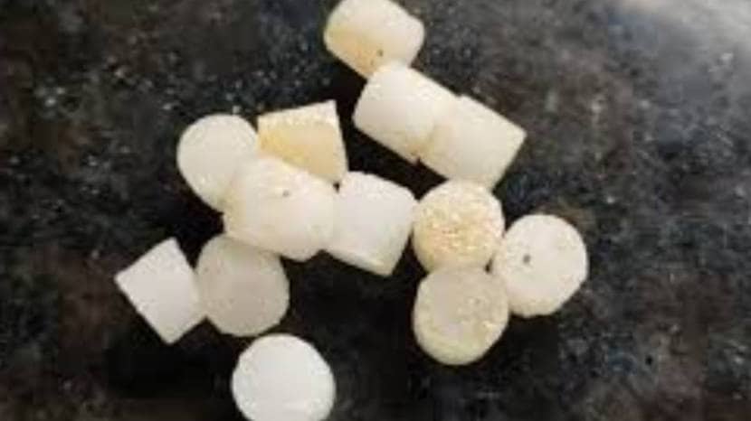 Camphor-And-Coconut-Oil-benefits_723966