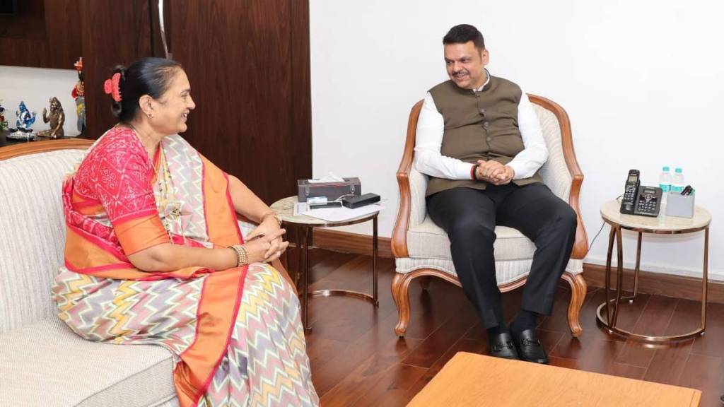 Chief Minister Fadnavis promises cancer center in Dhule Chief Minister Fadnavis promises cancer center in Dhule