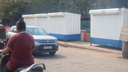 Distribution of iron stalls finally gains momentum in Ulhasnagar Distribution of iron stalls finally gains momentum in Ulhasnagar