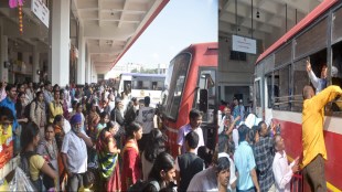Diwali bhaubeej festive rush causes chaos msrtc state transport buses passengers