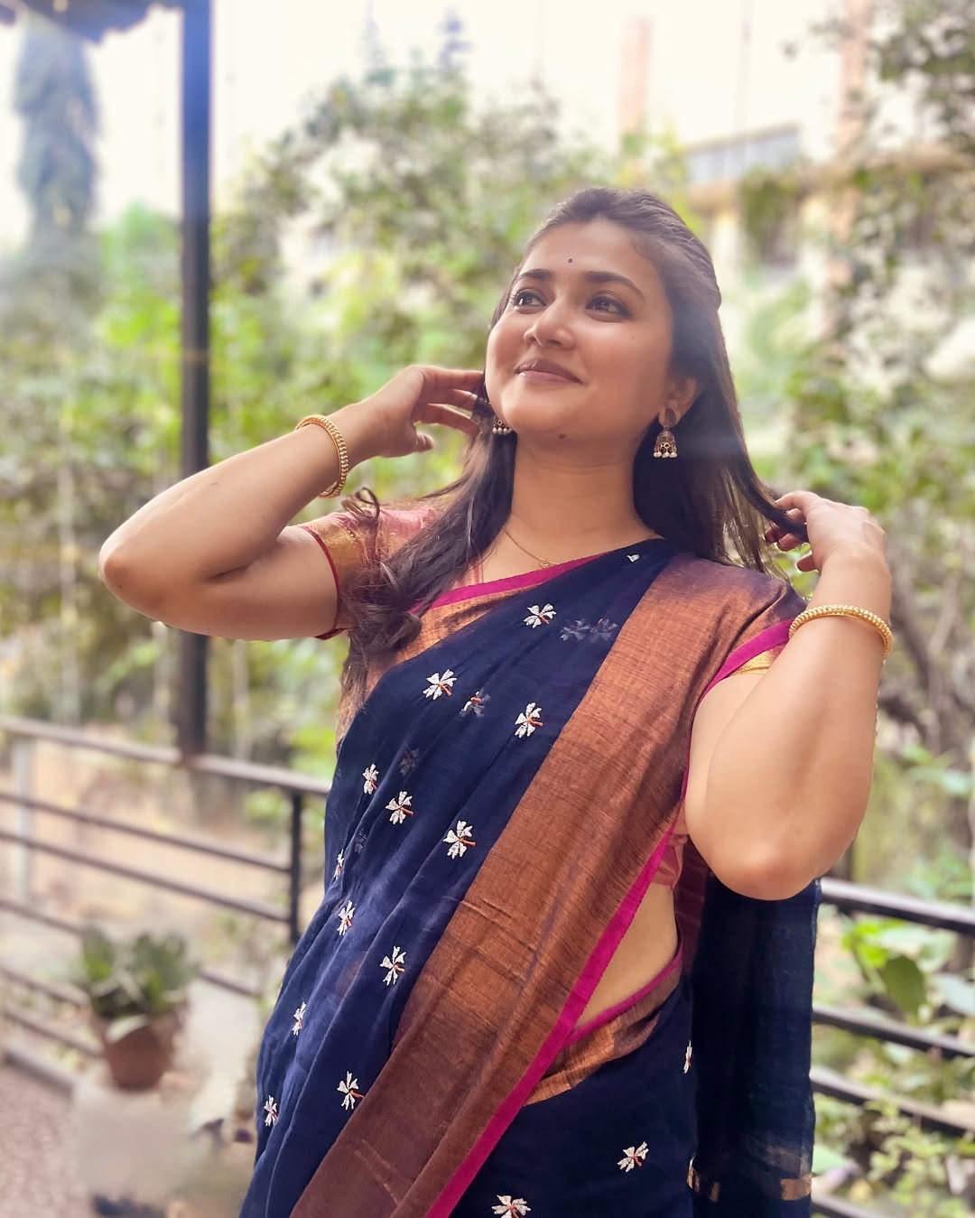 Dnyanada Ramtirthkar Blue Prajakta Saree