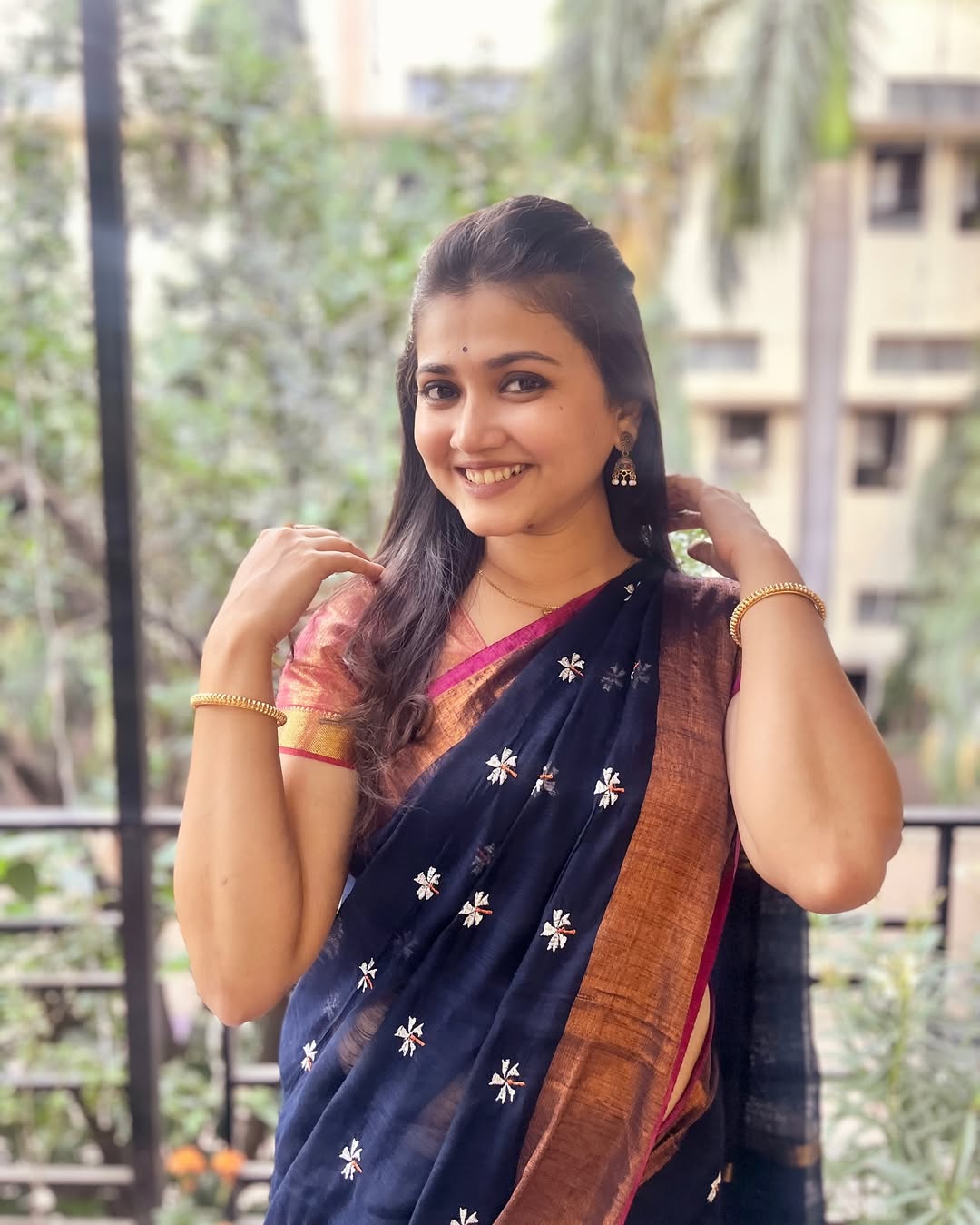 Dnyanada Ramtirthkar Blue Prajakta Saree