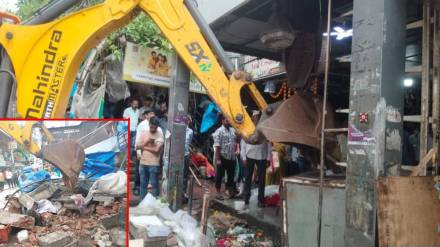 Authorities cracked down on hawkers in Dombivali on a holiday