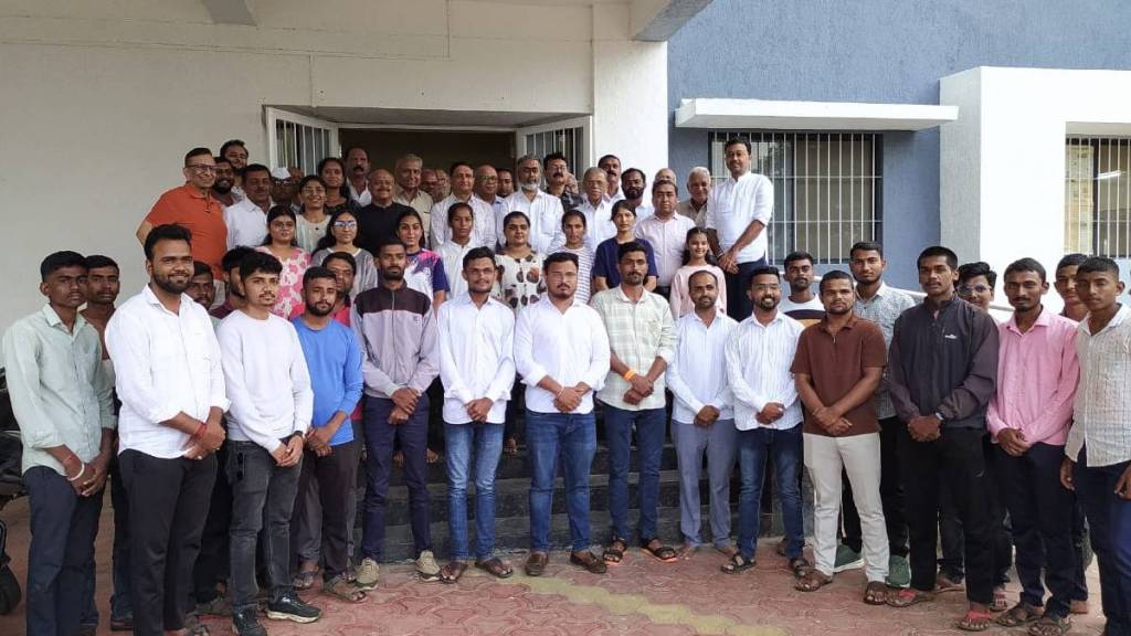 Dr. Vijay Suryavanshi visited the Abhasiika in Deola and gave guidance to the students Dr. Vijay Suryavanshi visited the Abhasiika in Deola and gave guidance to the students