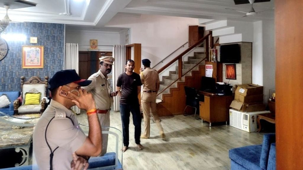 Eknath Khadse Jalgaon Bungalow Robbed 90 Lakh Loot Reported Eknath Khadse Jalgaon Bungalow Robbed 90 Lakh Loot Reported