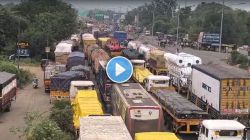 Bacchu Kadu Farmers Protest Nagpur : Video : राष्ट्रीय महामार्ग दहा तासांपासून ठप्प; दुतर्फा २० किलोमीटर पर्यंत वाहनांच्या रांगा….