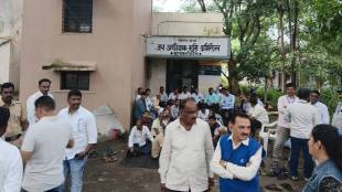 Farmers sit in protest in Shirol Hatkanangal