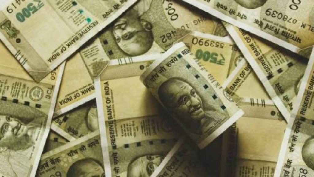 Former bank employee in Matunga cheated