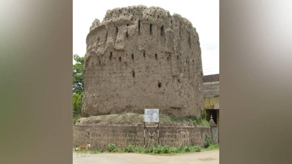 Fortified tower Ganesh Tower Khanapur Fort Nagar Panchayat maintenance sangli district Fortified tower Ganesh Tower Khanapur Fort Nagar Panchayat maintenance sangli district
