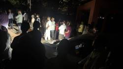 स्मशानभूमीत ‘बत्ती गुल’; गाडीच्या हेडलाईटच्या उजेडात अंत्यसंस्कार , ६ हजार कोटींच्या बजेटची मनपा