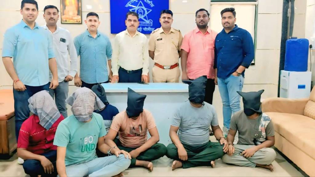 Gang of fraudsters arrested in US with dollar lure Gang of fraudsters arrested in US with dollar lure