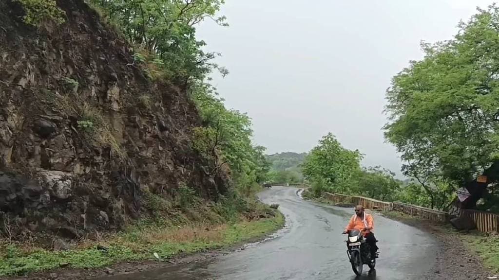 Gang robs accident victim at Rajur Ghat