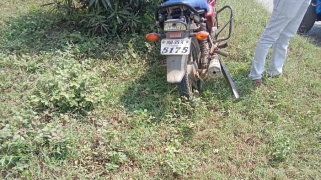 Two devotees from Gondia die in bike truck accident near Dongargarh one injured