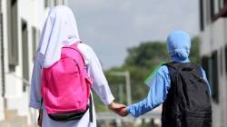 Hijab Controversy : केरळमध्ये हिजाबवरून वाद? शाळेत विद्यार्थिनी हिजाब परिधान करून आल्याने गोंधळ, शाळेने घेतला ‘हा’ निर्णय; पोलीस तैनात