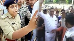 Hina Khan Chants Jai Shri Ram: पोलीस अधिकारी हिना खान यांनी ‘जय श्रीराम’ म्हणत बजावलं कर्तव्य; जमावही झाला अवाक