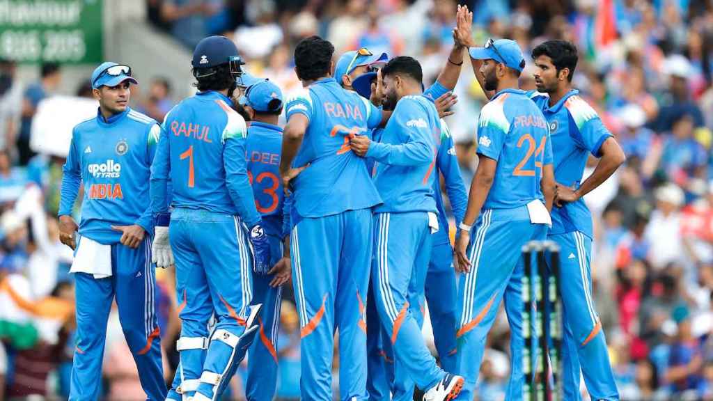 IND vs AUS 3rd ODI Live Cricket Score: Follow India vs Australia live updates from Sydney. IND vs AUS 3rd ODI Live Cricket Score: Follow India vs Australia live updates from Sydney.