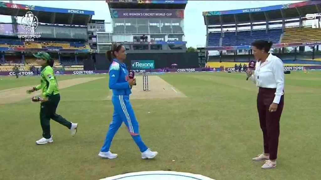 IND vs PAK Harmanpreet Kaur Fatima Sana avoid handshakes at toss of CWC 2025 IND vs PAK Harmanpreet Kaur Fatima Sana avoid handshakes at toss of CWC 2025