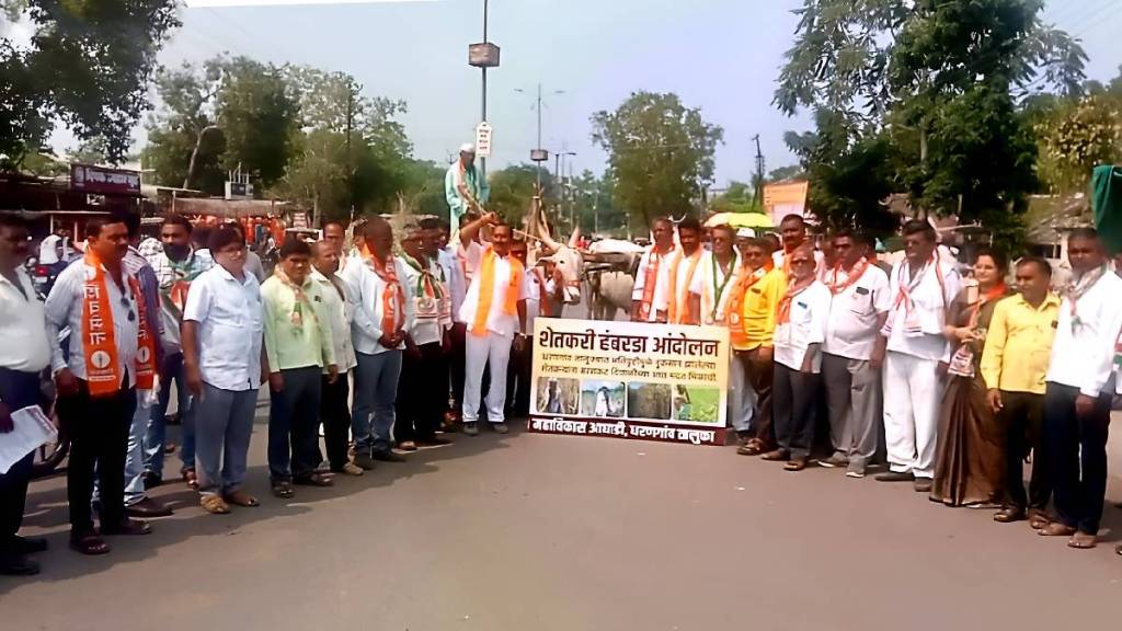जळगाव जिल्ह्यातील धरणगावात महाविकास आघाडीच्या वतीने शेतकऱ्यांचा हंबरडा मोर्चा (छायाचित्र - लोकसत्ता टीम)