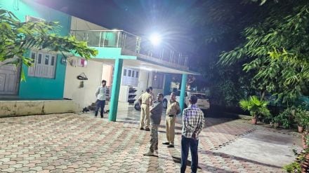 Jalna Municipal Commissioner Santosh Khandekar caught red handed by ACB while accepting 10 lakh bribe Jalna Municipal Commissioner Santosh Khandekar caught red handed by ACB while accepting 10 lakh bribe