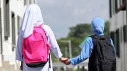 Hijab Controversy : शाळेत हिजाब परिधान करण्यास विरोध, आठवीच्या विद्यार्थिनीने सोडली शाळा; वडील म्हणाले, ‘तिला खूप दुःख…’