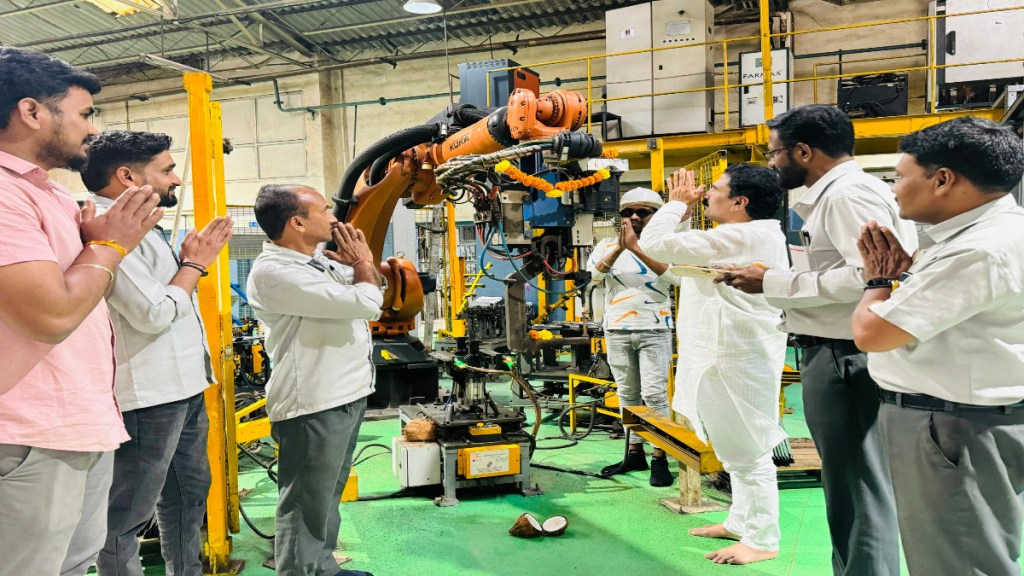 Machines Robots Worshipped Ayudh Puja Pimpri Industry Celebrates Khandenavami Dusshera pune