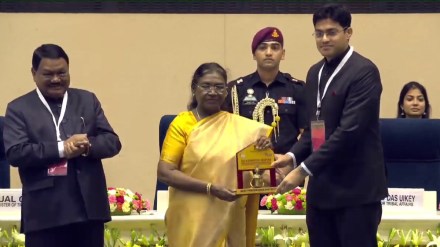 Maharashtra Gadchiroli Adi Karmayogi Award Administrative Model National Excellence Collector Avishant President Murmu Maharashtra Gadchiroli Adi Karmayogi Award Administrative Model National Excellence Collector Avishant President Murmu