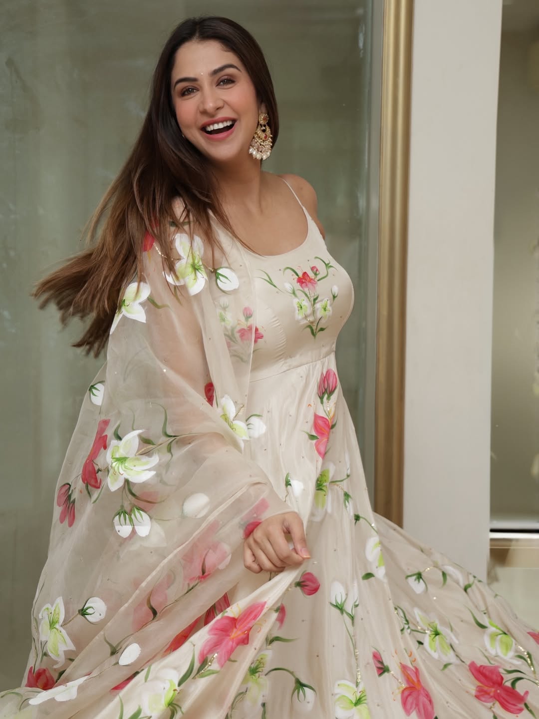 Malvika Raaj daughter name mahara 