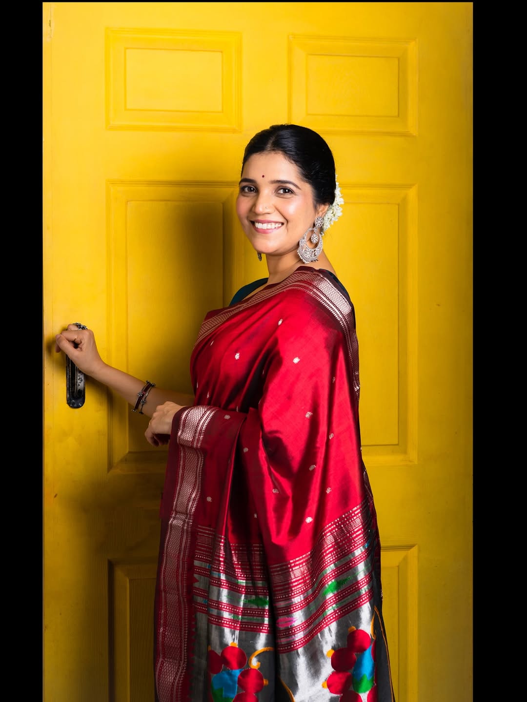 Mukta Barve Red Handloom Paithani Saree Look