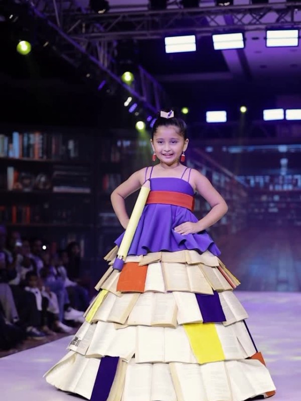 Myra Vaikul Fashion Show Video