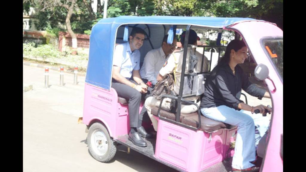 Nashik District Collector Jalaj Sharma travels to office in a pink e-rickshaw