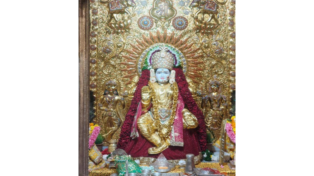 Navratri Gold Saree Tradition Sarasbaug Mahalakshmi Temple Dasara Ravan Dahan pune