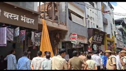 gondia shop wall collapsed killing one laborer and injured another gondia shop wall collapsed killing one laborer and injured another