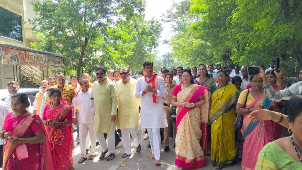 navneet and ravi rana joined traditional padyatra to ambadevi and ekvira devi amravatis
