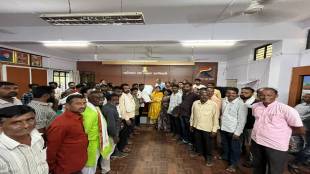 farmers staged tatwati andolan in Chandurbazar calling rs 1 750 aid after crop loss humiliating