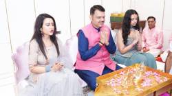 Photos : मुख्यमंत्री देवेंद्र फडणवीस यांचं पारंपरिक लूकमध्ये वर्षा निवासस्थानी सहकुटुंब लक्ष्मी पूजन, पाहा फोटो
