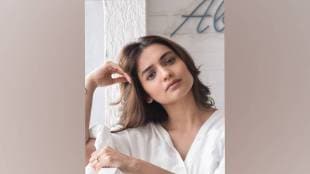 hruta durgule and sarang sathaye in aali modhi shahani marathi movie