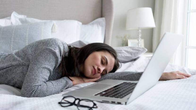 Is it better to sleep on the right side or the left side