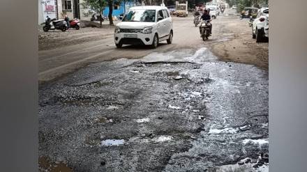 Pimpri-Chinchwad potholes, road repair Pimpri-Chinchwad, city pothole repairs, traffic delays India,