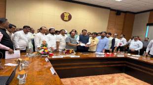 satara district bank donated rs 1 22 crore to CM relief fund for state flood victims