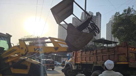 hawkers Titwala and Shahad railway station